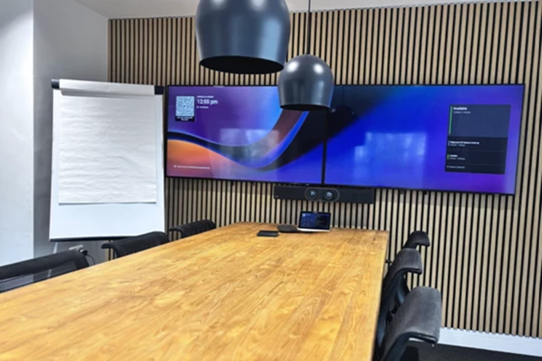 Flipcharts & mobile whiteboards in every room.